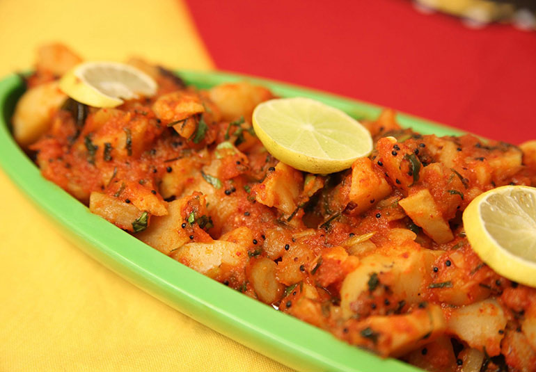 Lasooni Aloo: Indian Garlic Potato Curry