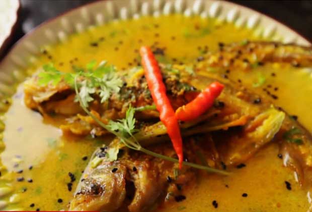 Recipe: A Homely Mustard Pabda Fish Curry