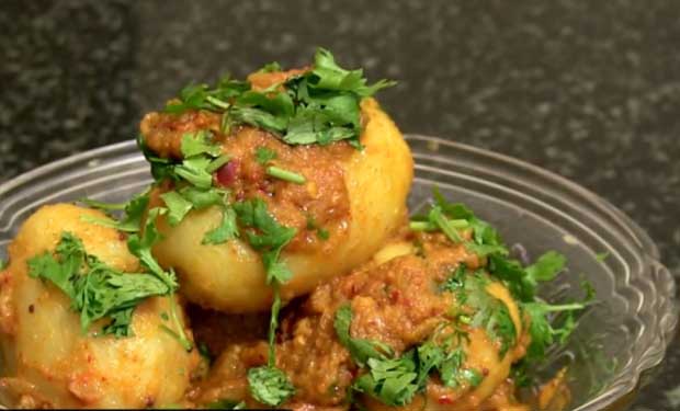 Recipe: A Garlicky Potato Curry From Torals Pakhshala