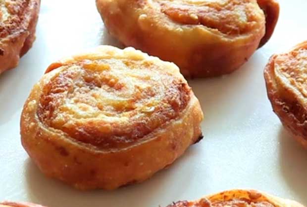 Recipe: Munch On These Crispy Potato Bakarwadis