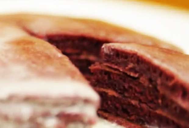 Recipe: Indulge In A New Year Breakfast With Red Velvet Pancakes