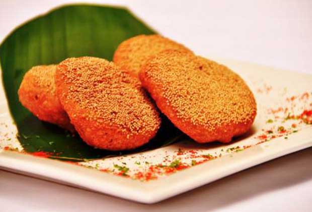10 Fried Regional Snacks You Must Try In Mumbai