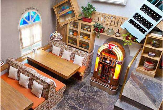 Recreate Your Own F.R.I.E.N.D.S Moment At These Mumbai Cafés