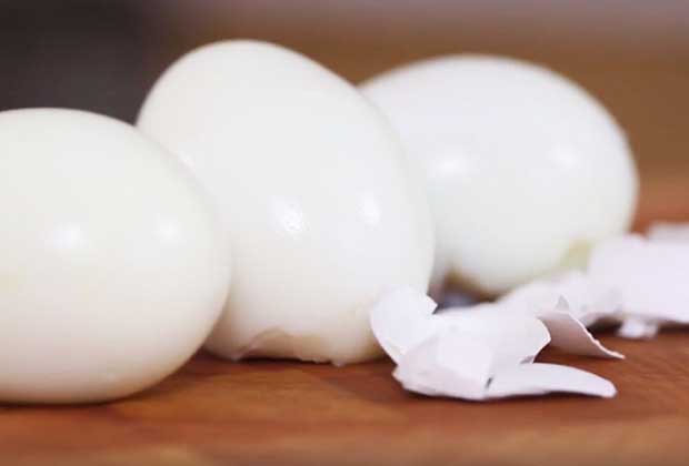 Tips & Tricks: 4 Ways To Peel An Egg