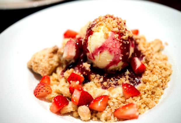 DIY Food: Strawberry Cheesecake Ice-Cream