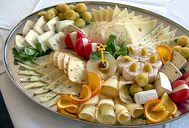 How To Put Together The Perfect Food Platter For Your Next House Party