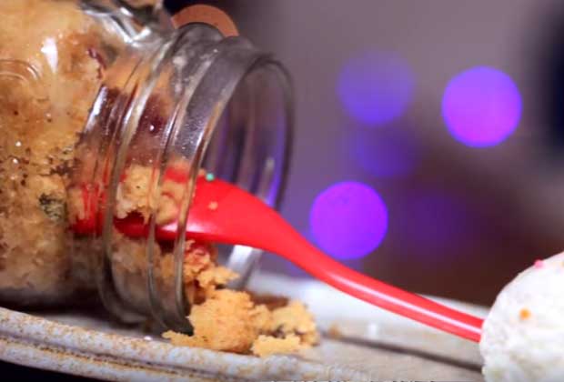 How To Make A Christmassy Plum Cake In A Mug