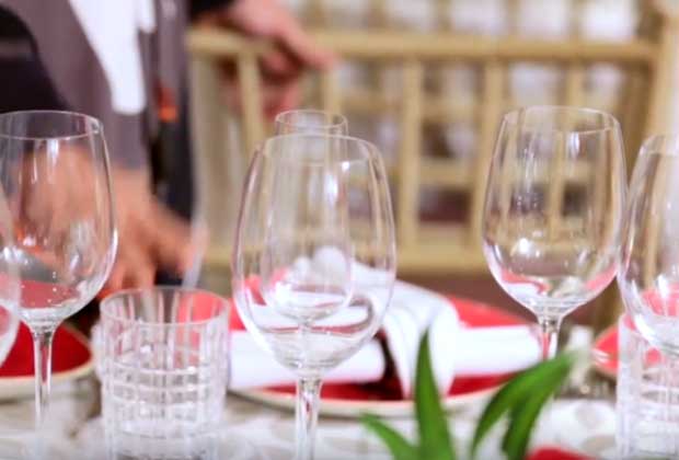 Party Essential: How To Arrange Wine Glasses On A Table