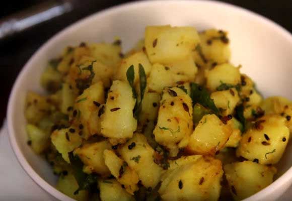 Quick Aloo Subzi (Dry Potato Curry)