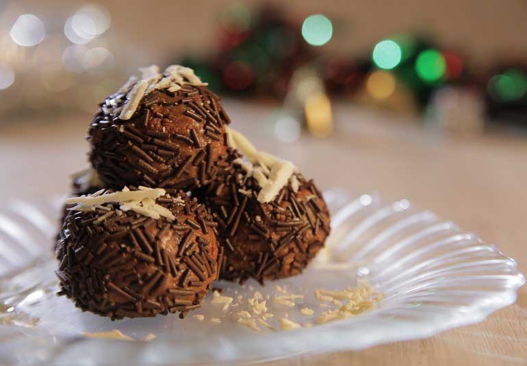 No-Bake Chocolate Rum Balls for Christmas