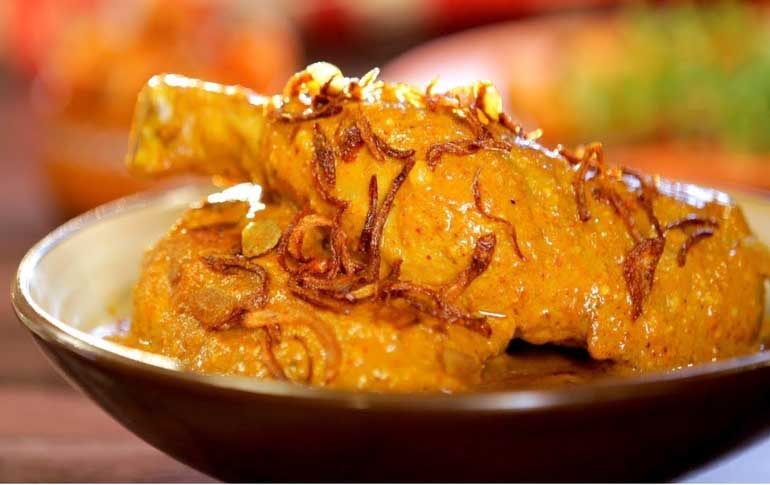 Dhakai Chicken Curry By Ananya Banerjee